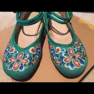 Green flats with multicolored embroidered flowers